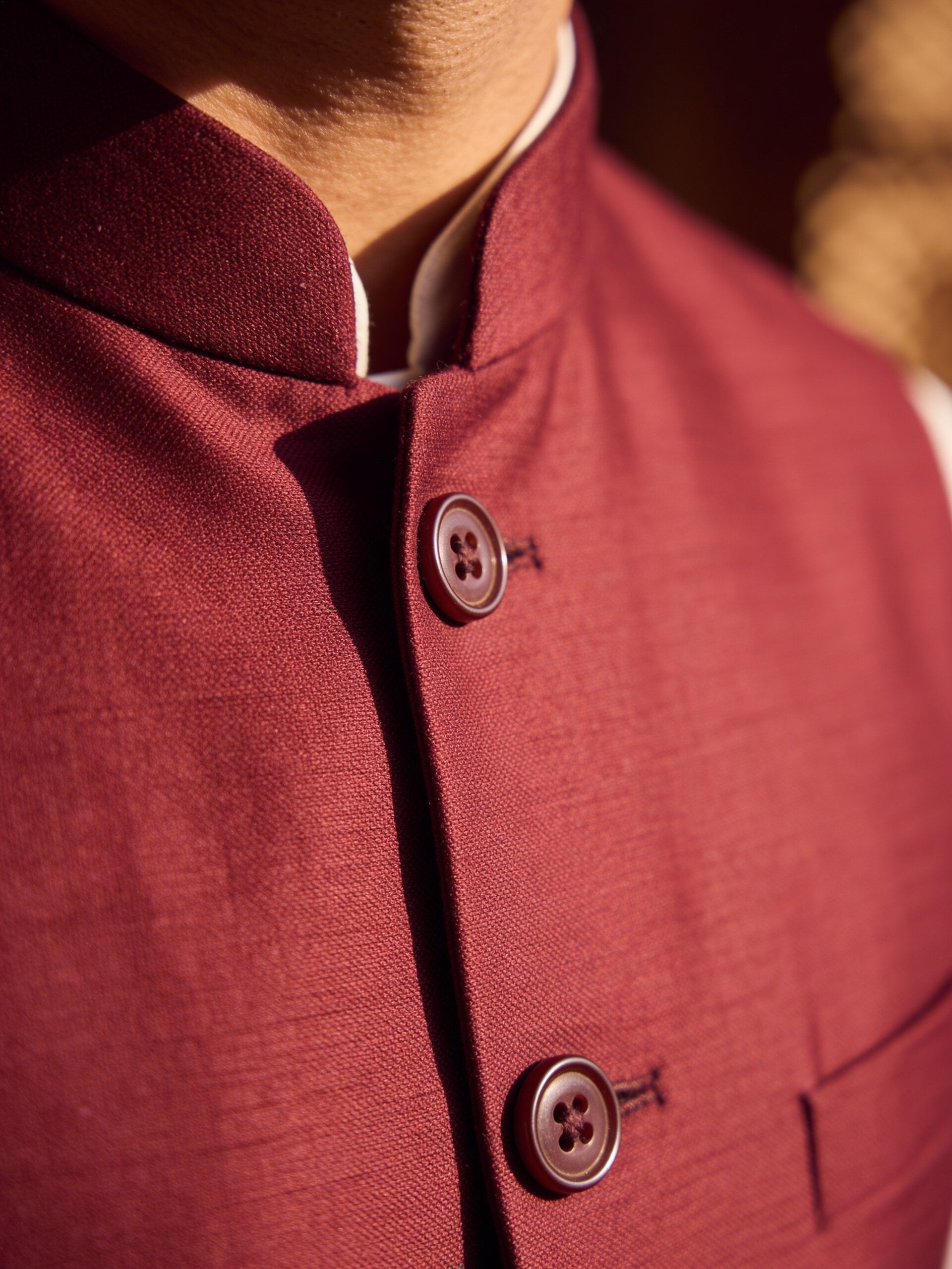 hs26-bandi-waistcoat-maroon macro