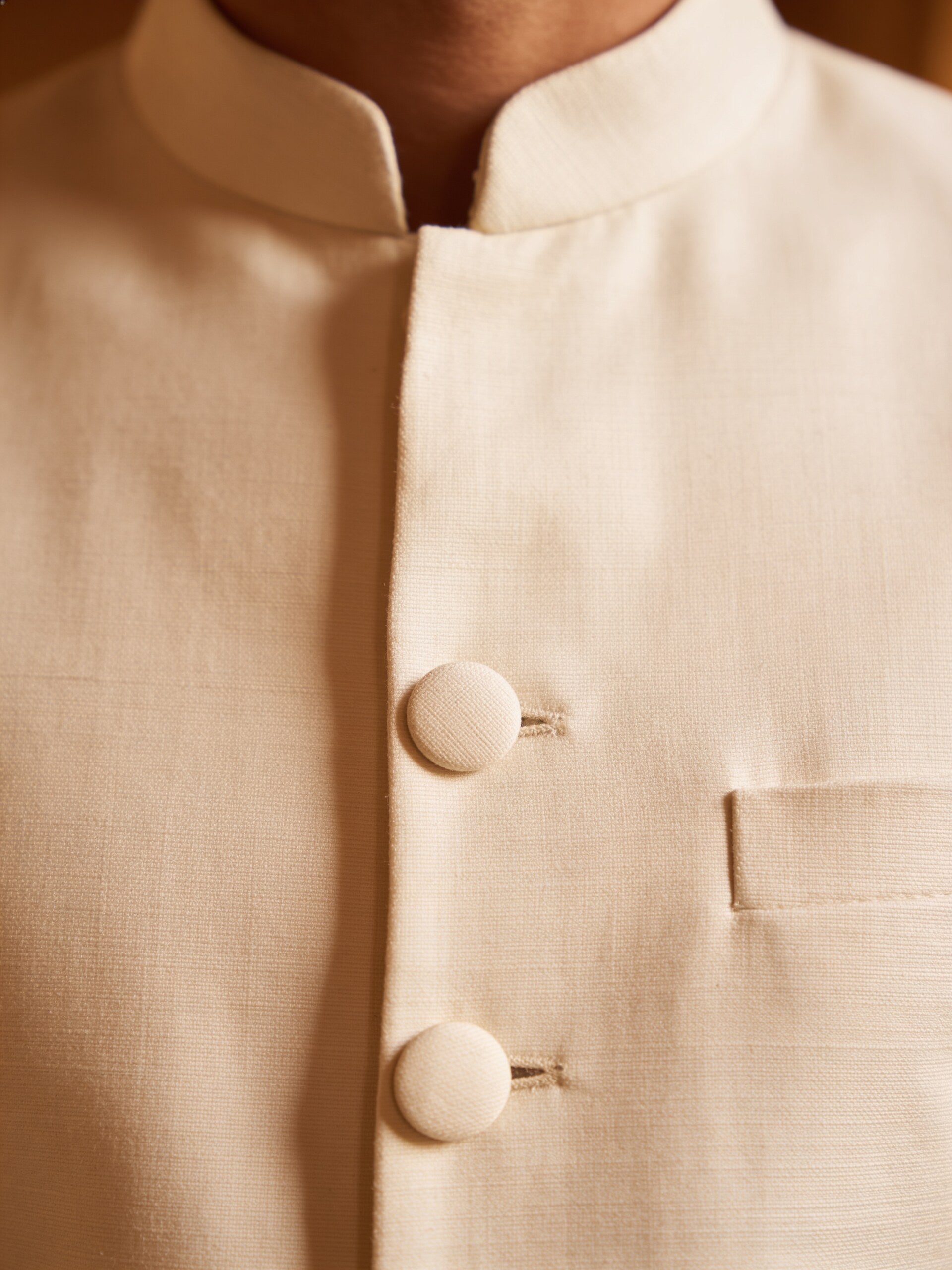 hs26-sherwani-ivory macro