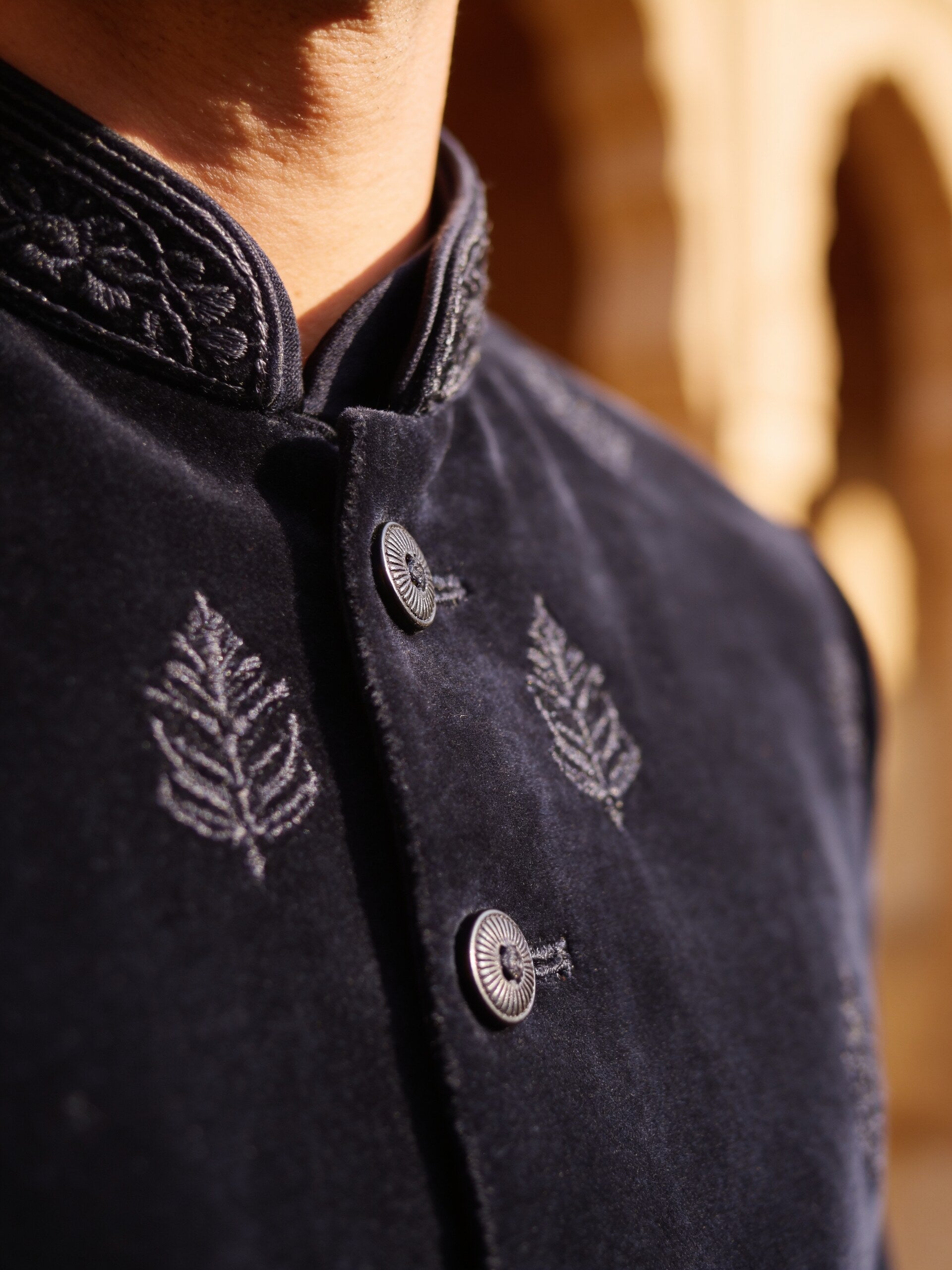 hs26-velvet-sherwani-ink macro